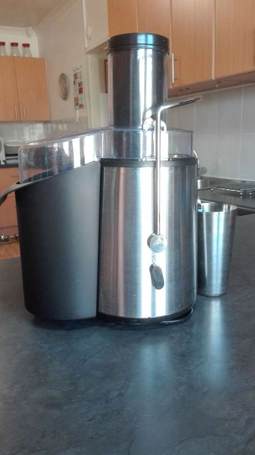 Juicers Juice extractor Russell Hobbs RHJM01 was sold for R375.00 on 27 Nov at 1546 by